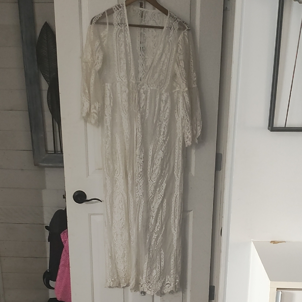 Elegant Lace Cover
